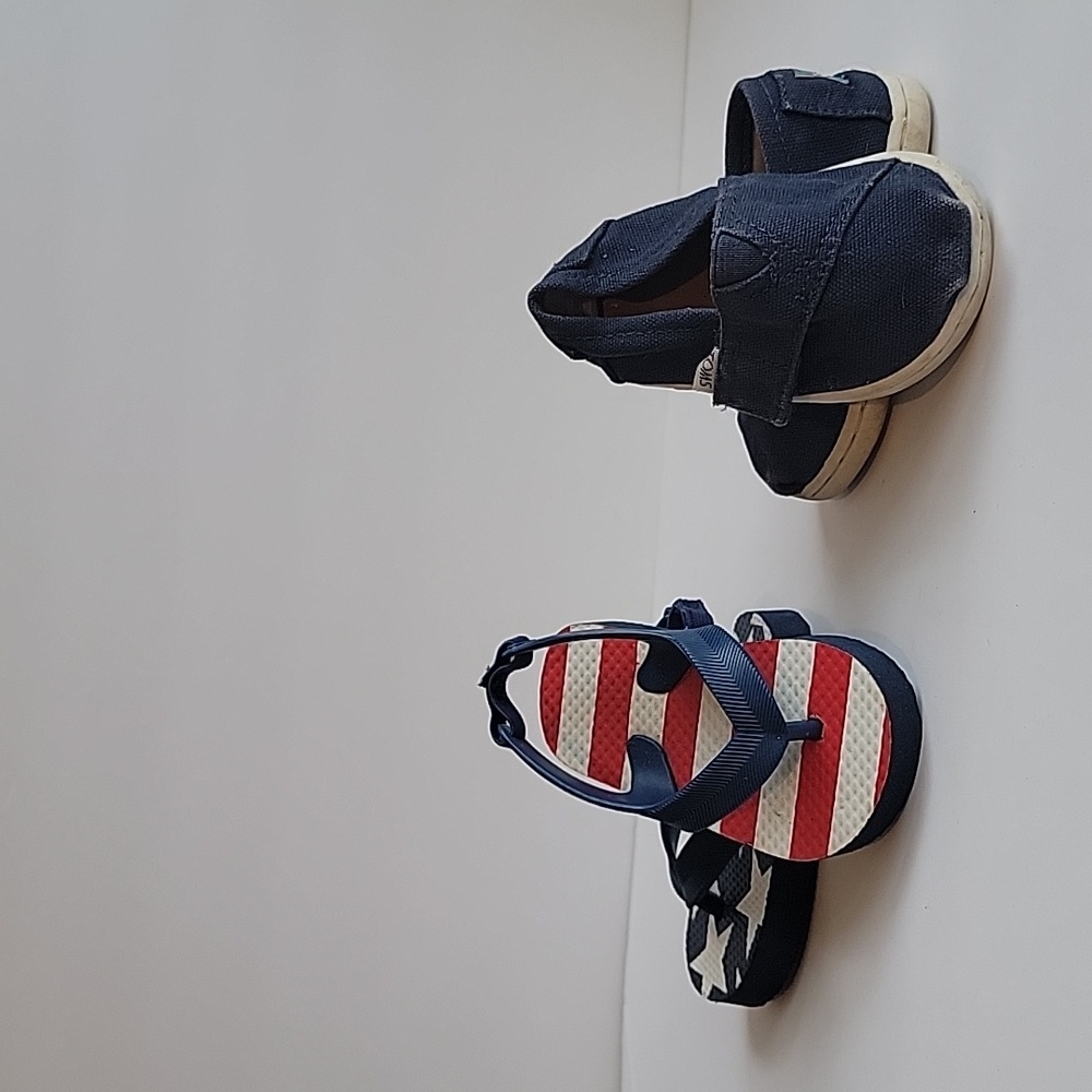 Toms infant baby toddler shoes size 4 aparagato and sandal 3,4 size patriotic